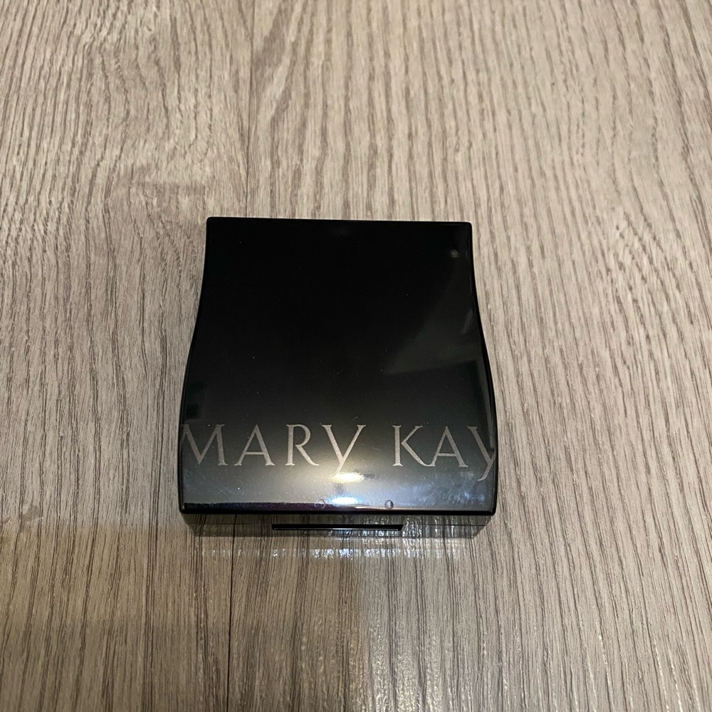 Mary Kay Magnetic Compact